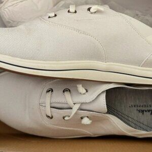 Clarks Cloudsteppers 10/11w White NWT